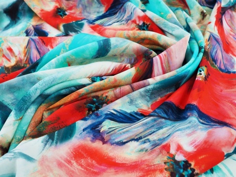 jedwab w pióra i kwiaty w malarskim stylu