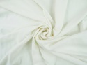 tkanina z lnem w kolorze śmietanowej bieli