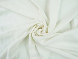 tkanina z lnem w kolorze śmietanowej bieli