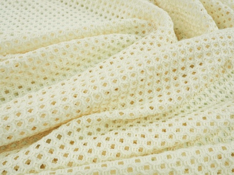 bawełniana siatka ażurowa w kolorze śmietanowym