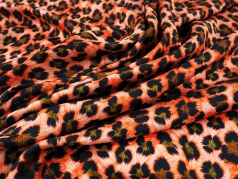 wiskoza w pomarańczową panterkę