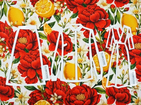 wiskoza w białe i czerwone kwiaty oraz żółte cytryny
