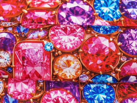 satynowana wiskoza w gęste klejnoty