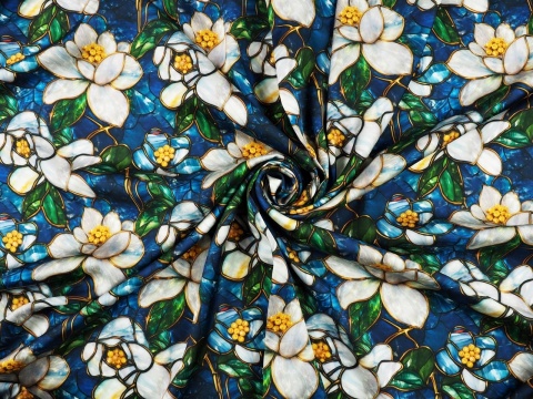 wiskoza w witrażowe kwiaty na niebieskim tle