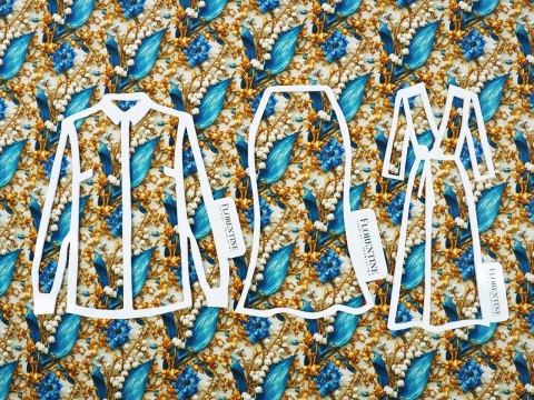 wiskoza w pozłacane konwalie z niebieskimi liśćmi