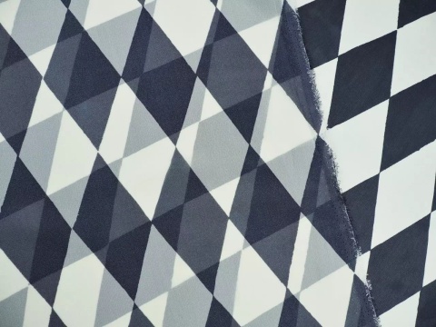 szyfon jedwabny w czarno-biały wzór karo