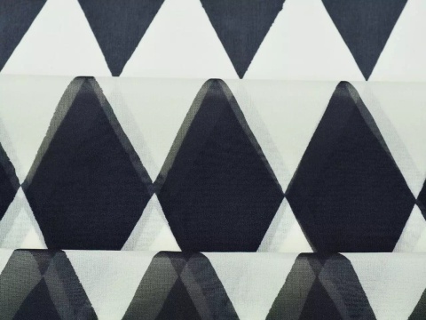 szyfon jedwabny w czarno-biały wzór karo