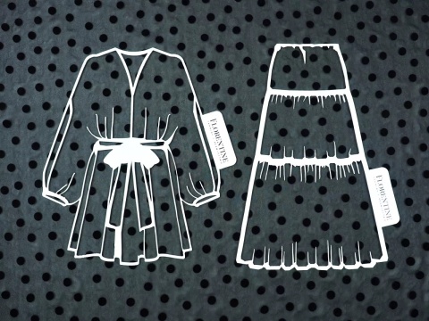 czarny jedwab w czarne, welurowe groszki