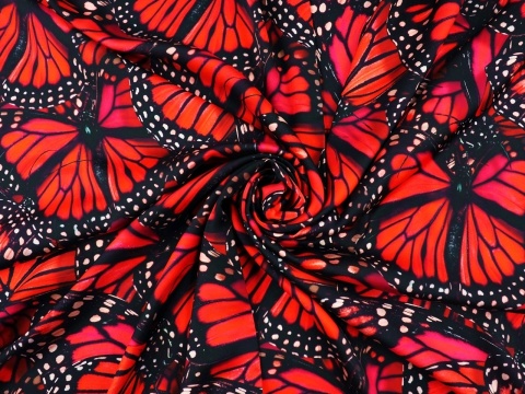 wiskoza w duże, czerwone motyle