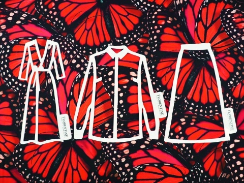 wiskoza w duże, czerwone motyle