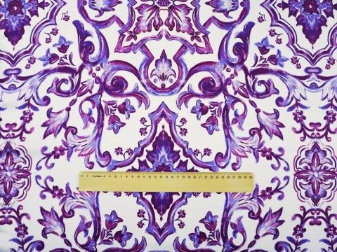 wiskoza w duże, fioletowe ornamenty