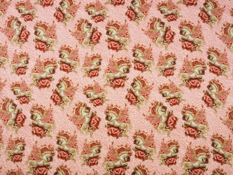 wiskoza w pegazy na różowym tle w perełki