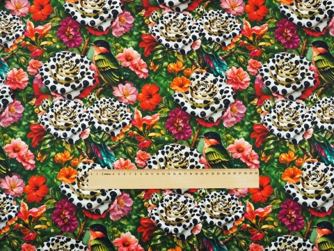 wiskoza w kolorowe kwiaty i ptaki na zielonym tle