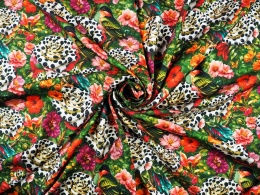 wiskoza w kolorowe kwiaty i ptaki na zielonym tle