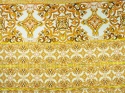 biały len w żółte ornamenty
