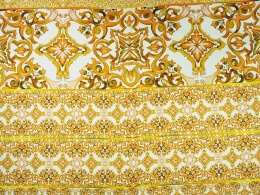 biały len w żółte ornamenty