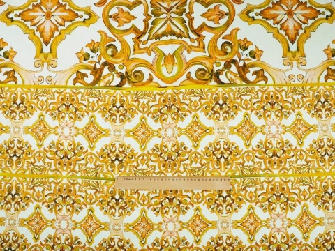biały len w żółte ornamenty