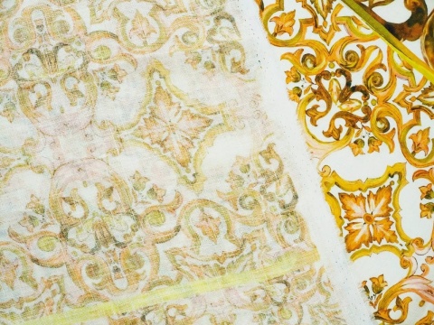 biały len w żółte ornamenty