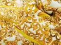 biały len w żółte ornamenty