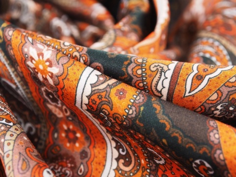satyna wiskozowa elastyczna w orientalny wzor paisley florentine