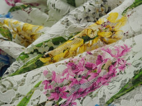 Koronka sygnowana - Hiacynty na bieli Koronka sygnowana - Hiacynty na bieli