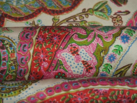 Jedwab Etro - Różowo-zielone wzory orientalne Jedwab Etro - Różowo-zielone wzory orientalne