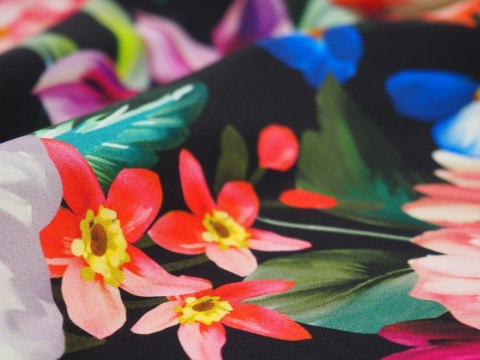 Jedwab elastyczny - Maki i peonie na czerni Jedwab elastyczny - Maki i peonie na czerni