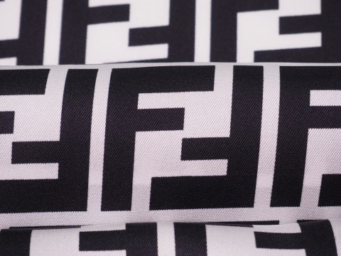 Jedwab sygnowany - Biel i czerń i logotyp Jedwab sygnowany - Biel i czerń i logotyp