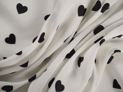 Jedwab elastyczny twill - Czarne serduszka na bieli Jedwab elastyczny twill - Czarne serduszka na bieli