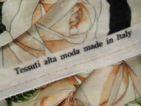 Welur jedwabny - Białe róże na czerni Welur jedwabny - Białe róże na czerni