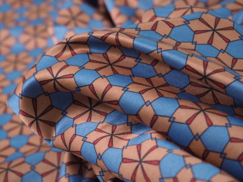 Wełna z jedwabiem - Geometryczne kwiaty Wełna z jedwabiem - Geometryczne kwiaty