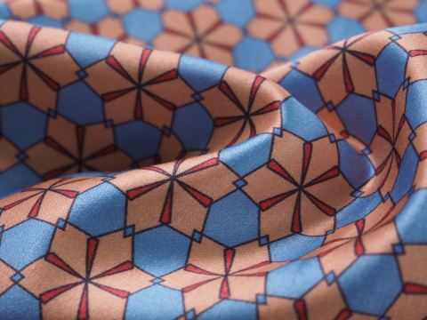 Wełna z jedwabiem - Geometryczne kwiaty Wełna z jedwabiem - Geometryczne kwiaty