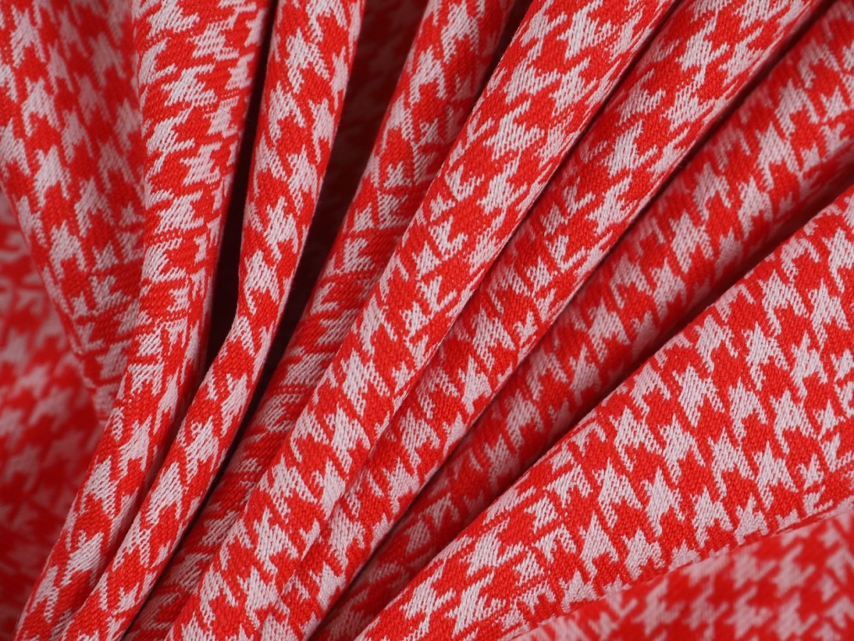 Wiskoza z acetatem - Pepitka biel i czerwień Wiskoza z acetatem - Pepitka biel i czerwień