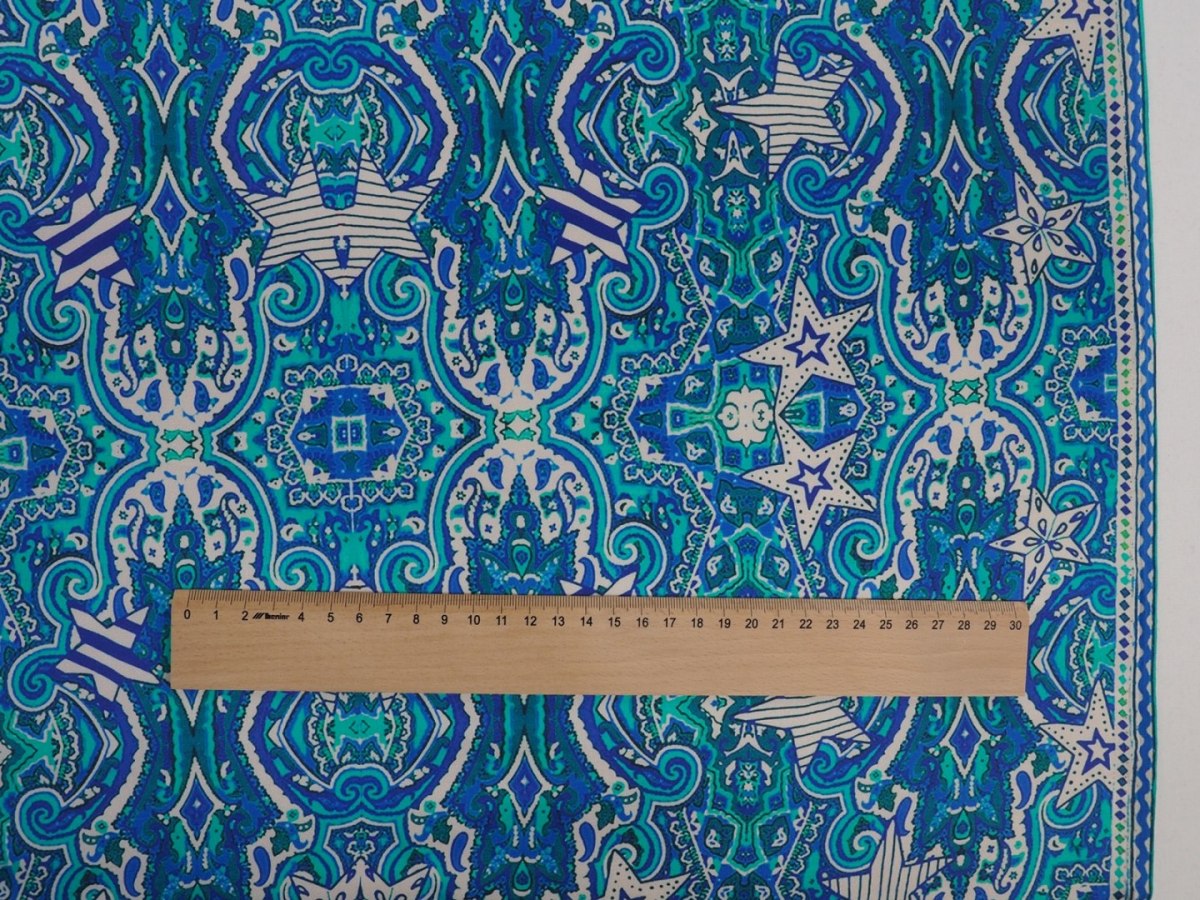 Jedwab sygnowany - Niebieskie ornamenty i gwiazdy Jedwab sygnowany - Niebieskie ornamenty i gwiazdy