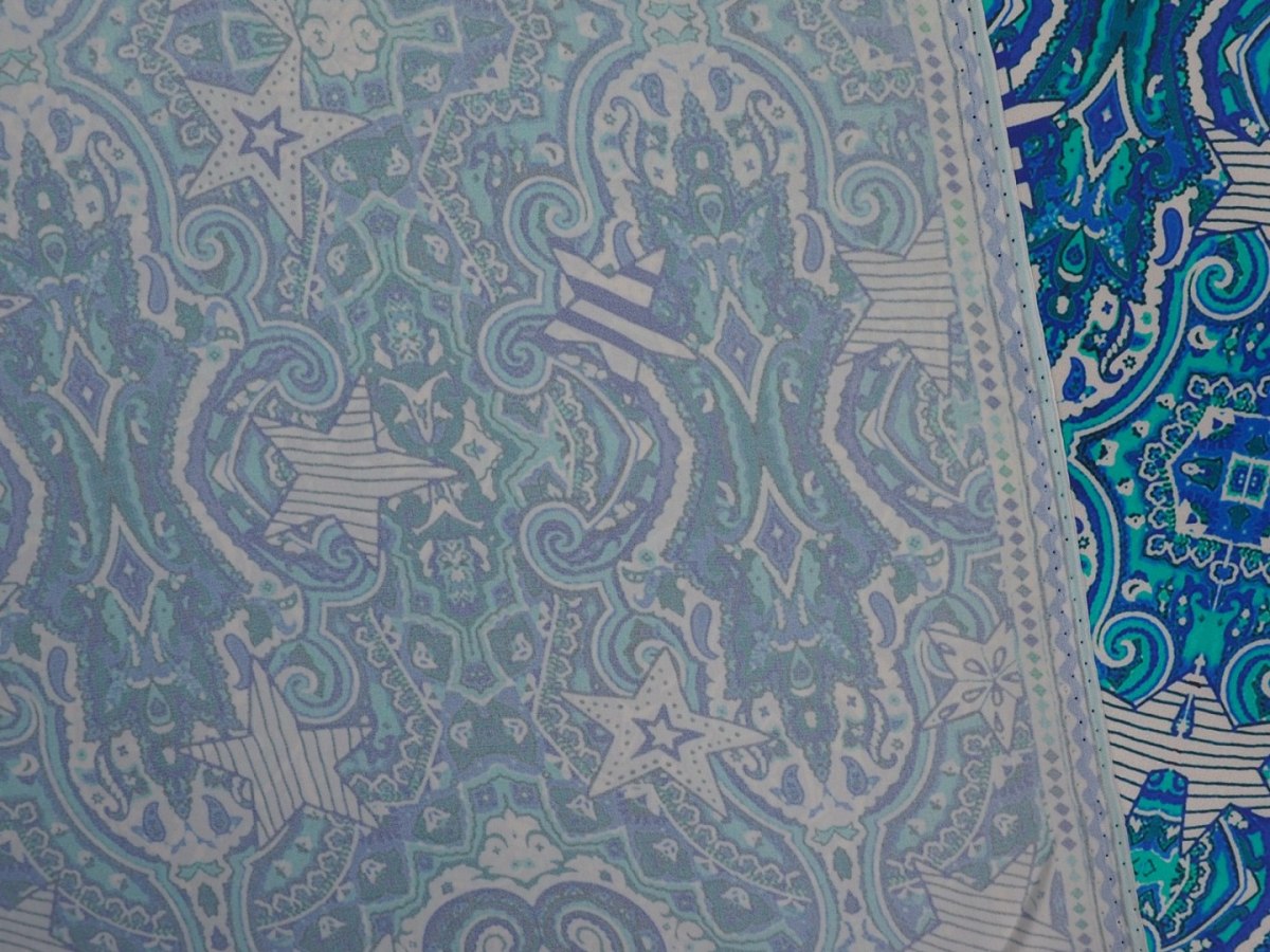 Jedwab sygnowany - Niebieskie ornamenty i gwiazdy Jedwab sygnowany - Niebieskie ornamenty i gwiazdy
