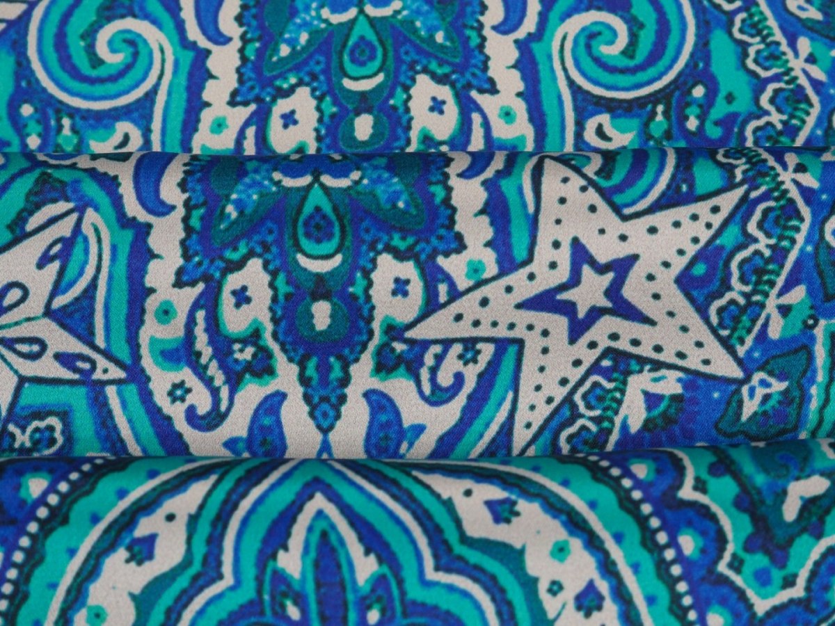 Jedwab sygnowany - Niebieskie ornamenty i gwiazdy Jedwab sygnowany - Niebieskie ornamenty i gwiazdy
