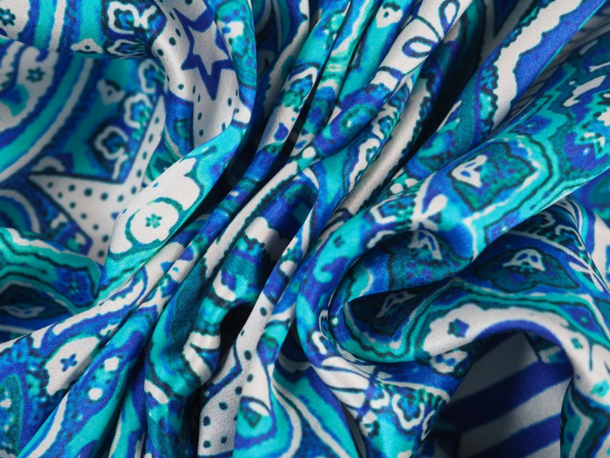 Jedwab sygnowany - Niebieskie ornamenty i gwiazdy Jedwab sygnowany - Niebieskie ornamenty i gwiazdy