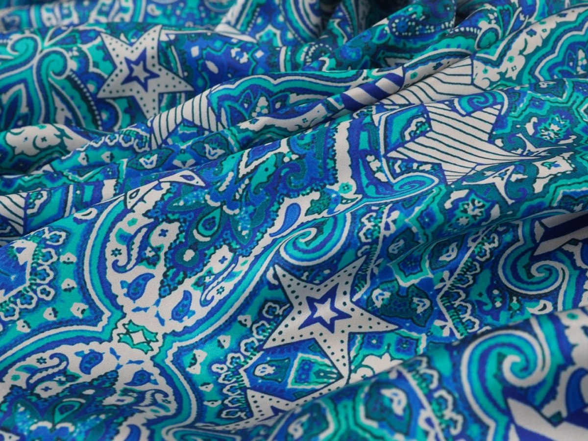 Jedwab sygnowany - Niebieskie ornamenty i gwiazdy Jedwab sygnowany - Niebieskie ornamenty i gwiazdy