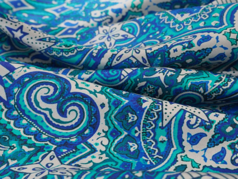 Jedwab sygnowany - Niebieskie ornamenty i gwiazdy Jedwab sygnowany - Niebieskie ornamenty i gwiazdy