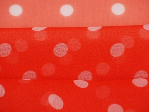 szyfon muślin jedwabny groszki na czerwieni szyfon muślin jedwabny groszki na czerwieni