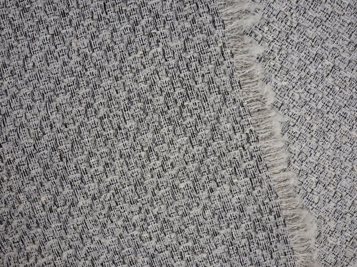 chanelka boucle szary z czarną nitką chanelka boucle szary z czarną nitką