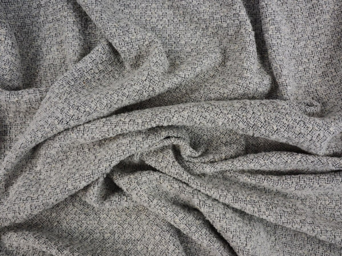 chanelka boucle szary z czarną nitką chanelka boucle szary z czarną nitką