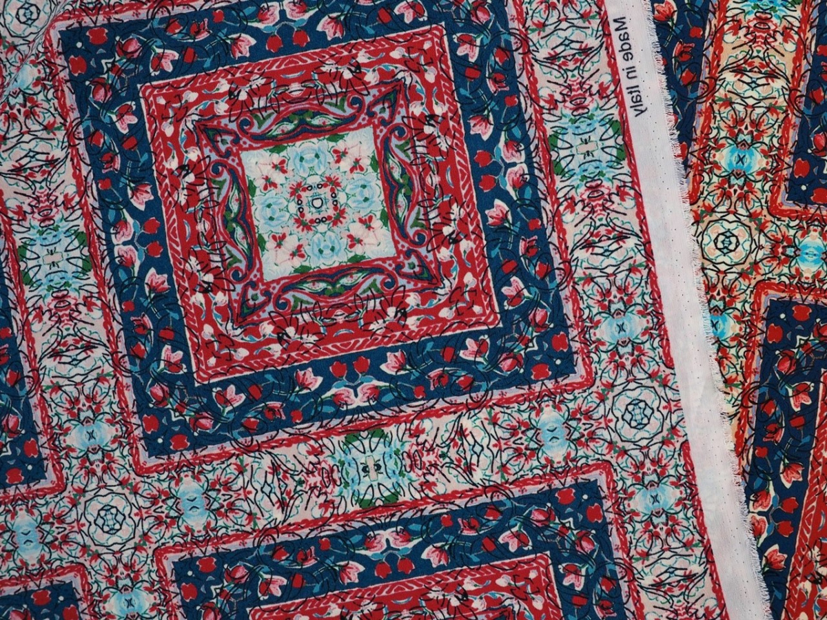 jedwab krepa kwadraty drobne kwiaty jedwab krepa kwadraty drobne kwiaty