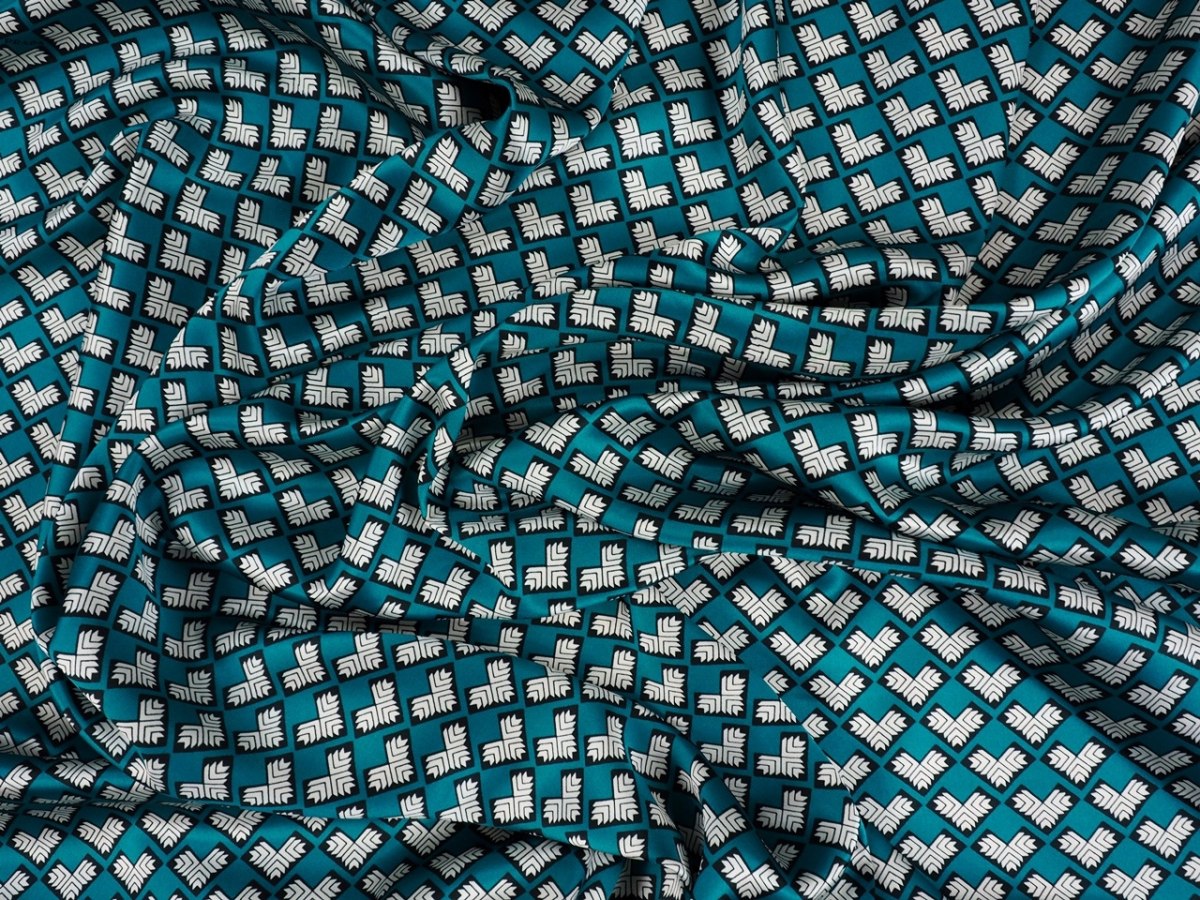 jedwab sygnowany geometryczne serca jedwab sygnowany geometryczne serca