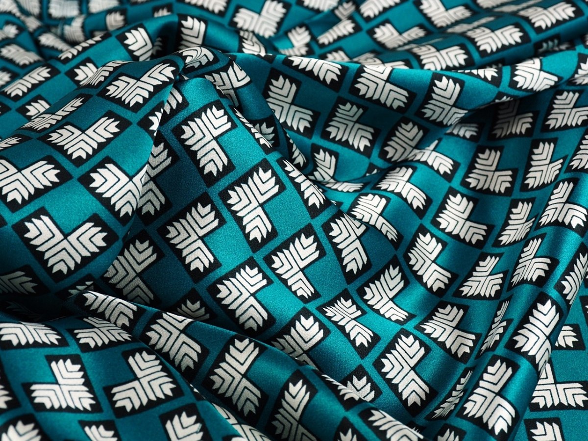 jedwab sygnowany geometryczne serca jedwab sygnowany geometryczne serca