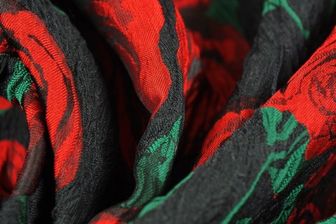 Żakard - Róże na czerni kreszowane Żakard - Róże na czerni kreszowane