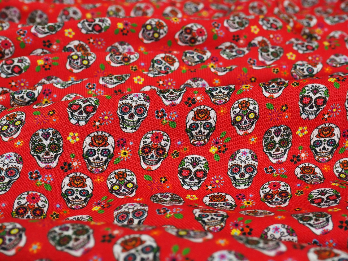 Wiskoza twill - Czaszki na czerwieni Wiskoza twill - Czaszki na czerwieni