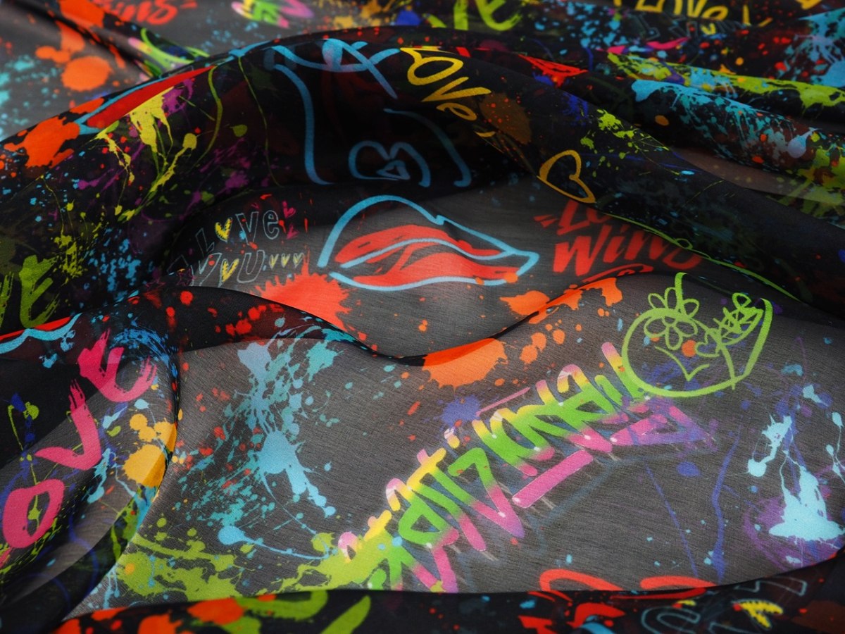 Jedwab szyfon - Intensywne graffiti na czerni Jedwab szyfon - Intensywne graffiti na czerni