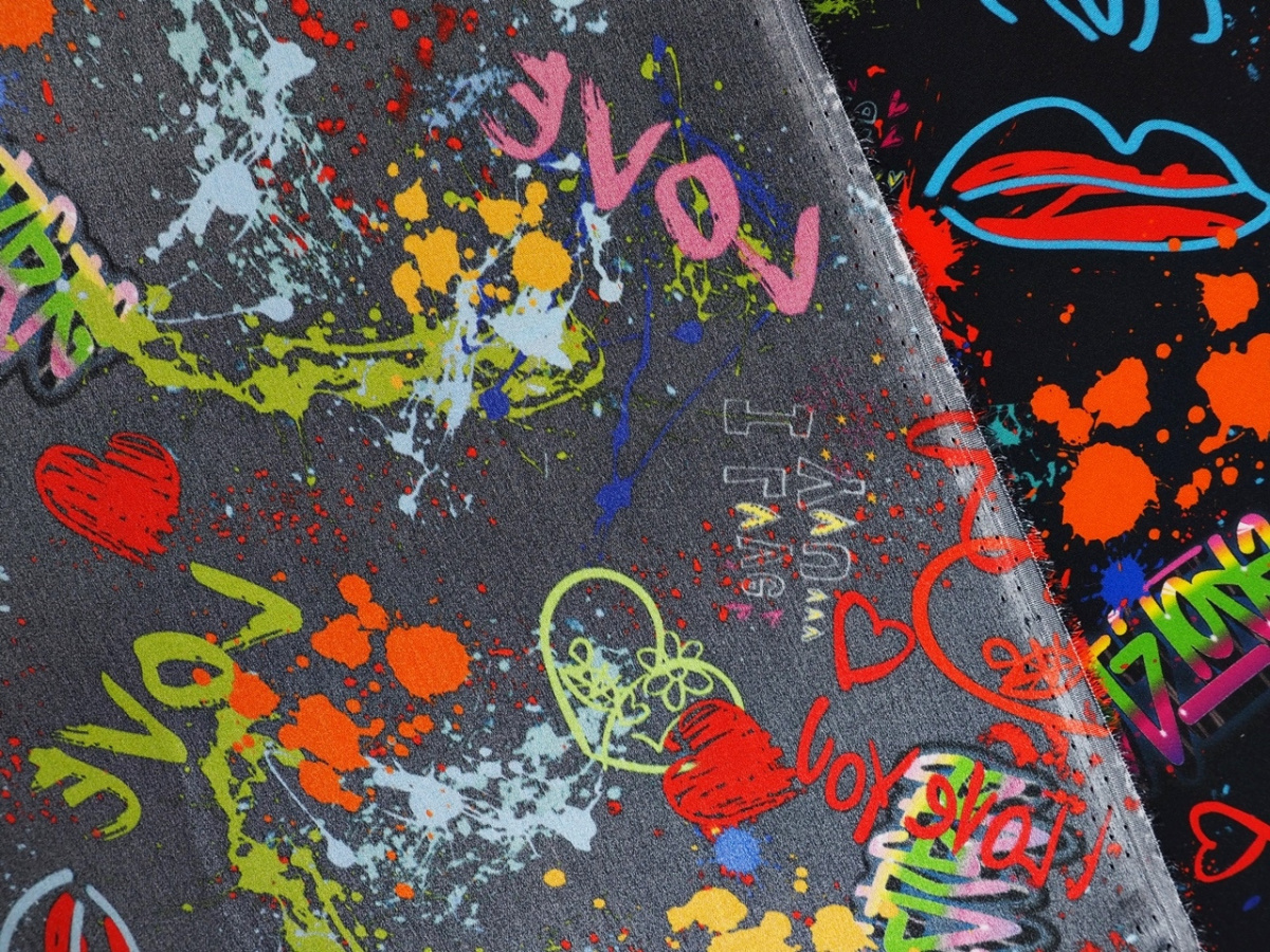 Jedwab elastyczny - Intensywne graffiti na czerni Jedwab elastyczny - Intensywne graffiti na czerni