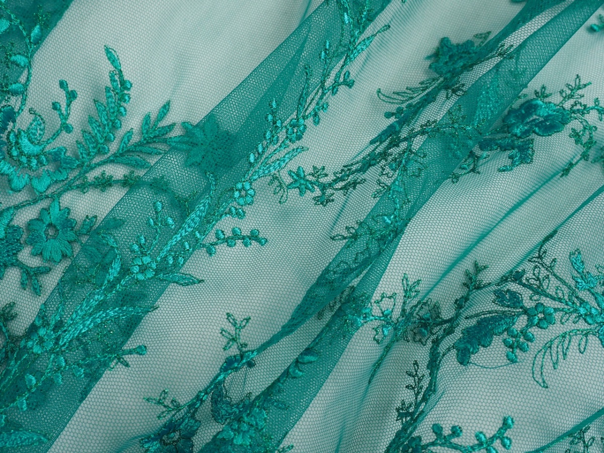 Haft na siatce - Szmaragdowe kwiaty i ornamenty Haft na siatce - Szmaragdowe kwiaty i ornamenty